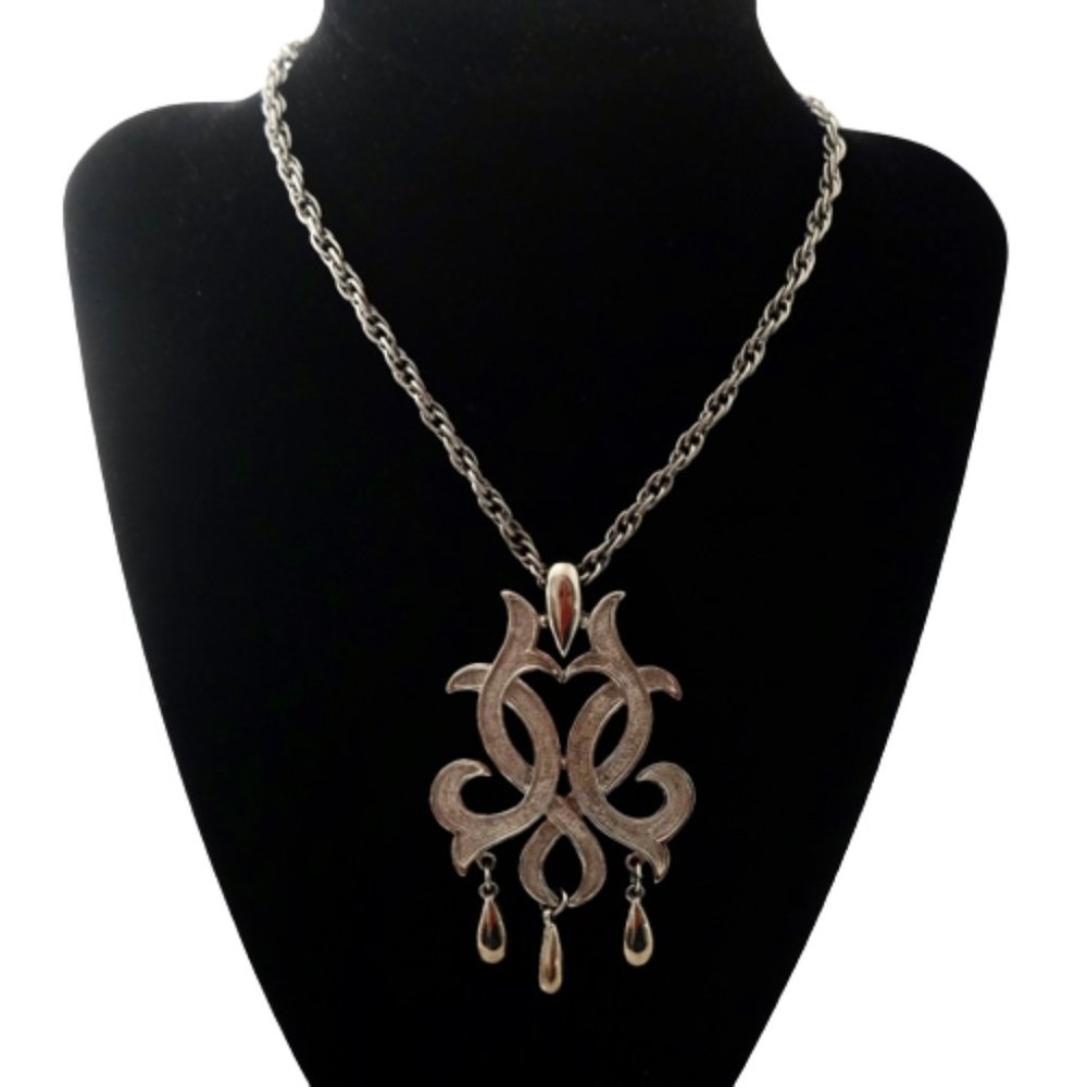 VINTAGE 60s ~LISNER~Fleur De Lis~SILVERTONE PENDANT NECKLACE